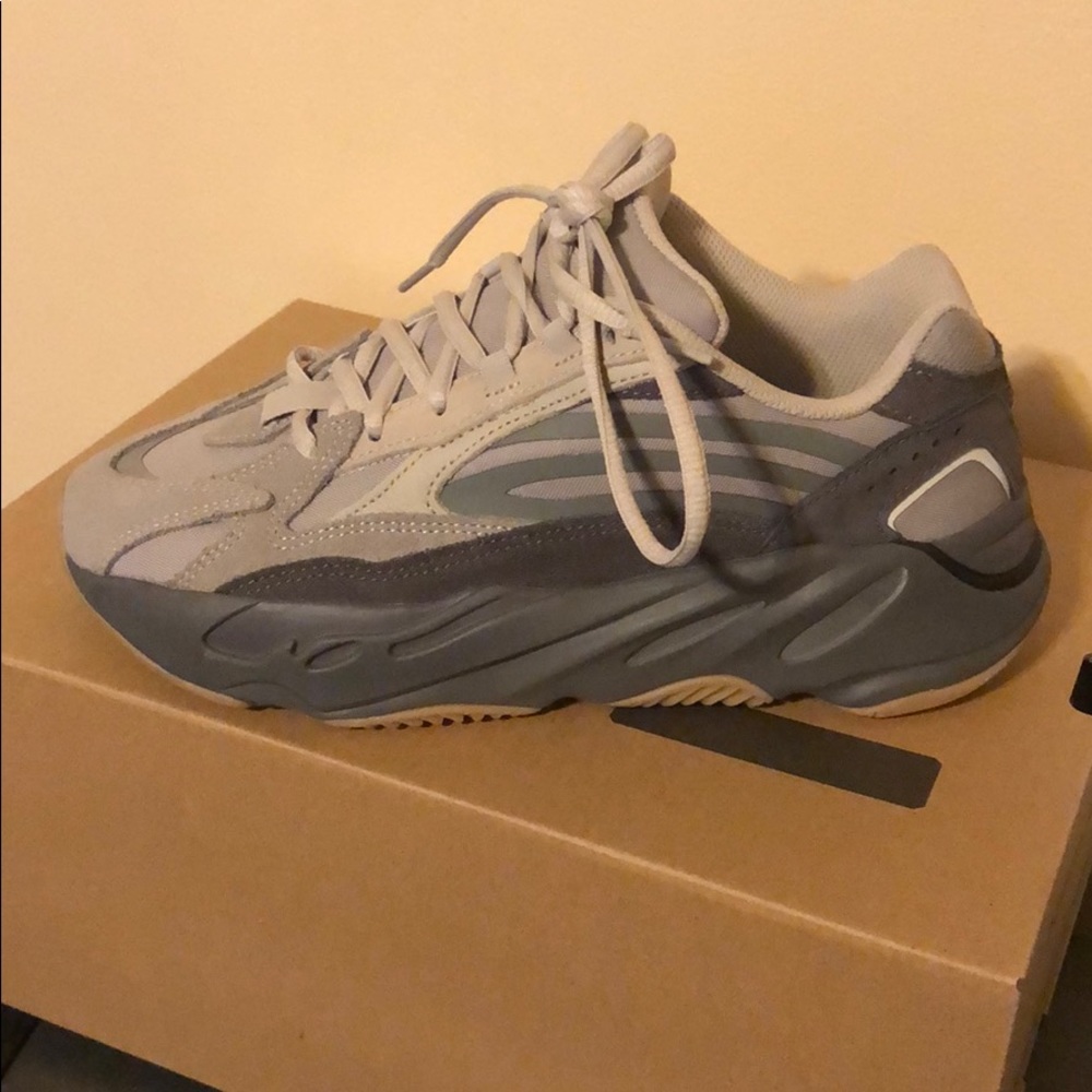 Yeezy boost 700 vs size 5.5